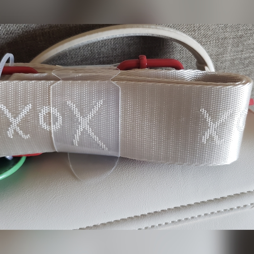 Betsey Johnson White Satchel with Red Heart Accents & Crossbody Strap - Picture 4 of 14